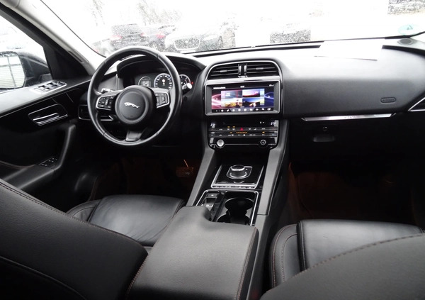 Jaguar F-Pace cena 89999 przebieg: 216000, rok produkcji 2016 z Stęszew małe 191